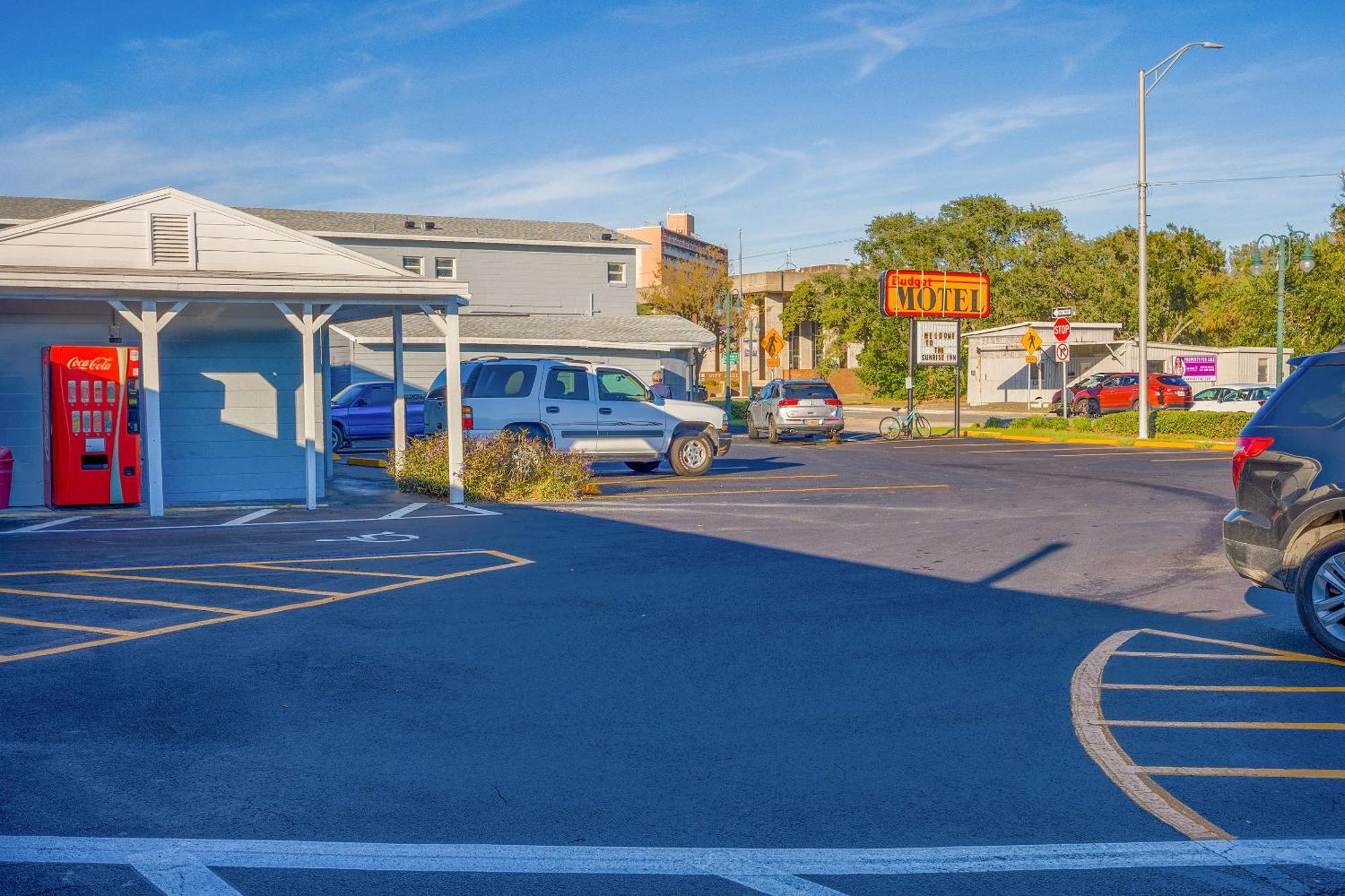 Sunrise Inn By Oyo Titusville Fl Exterior foto